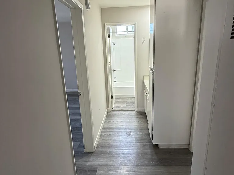 5354 Yarmouth Ave — Photo 12