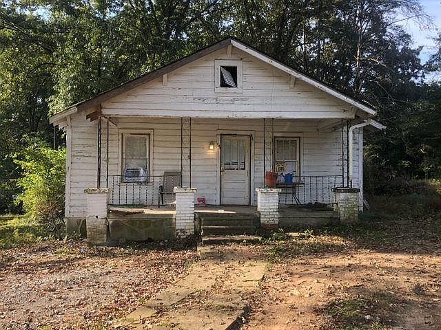 1st image of 703 W Main St