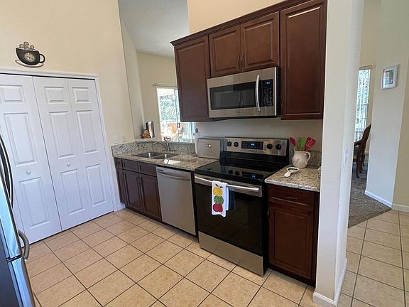4th image of 401 Augusta Cir #401