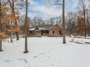 11540 Woodmont Dr, Pinckney, MI 48169