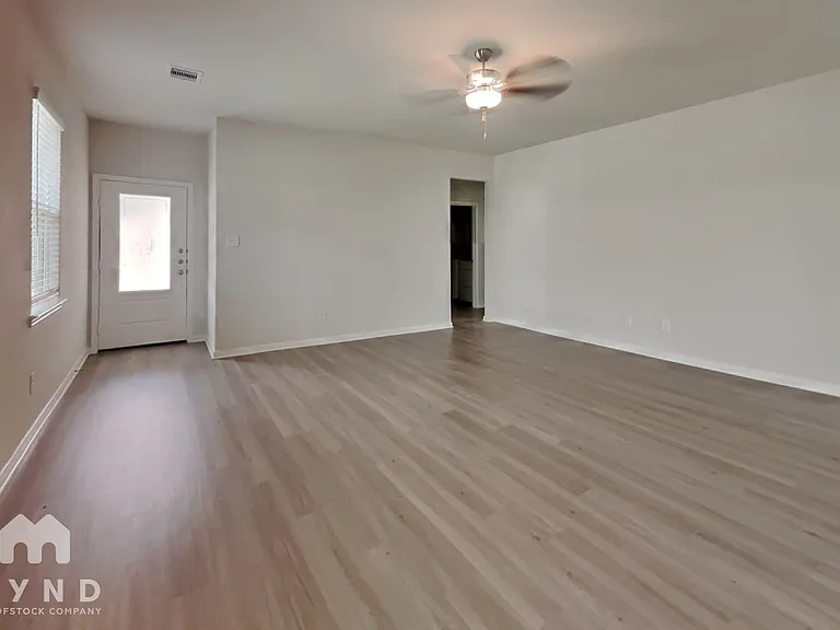 15468 Maple Terrace Dr — Photo 3