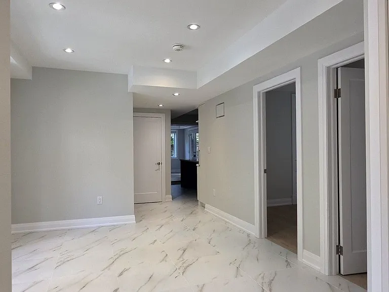 10 Lascelles Blvd #MAIN — Photo 15