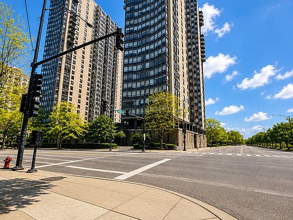 4th image of 5701 N Sheridan Rd APT 29T