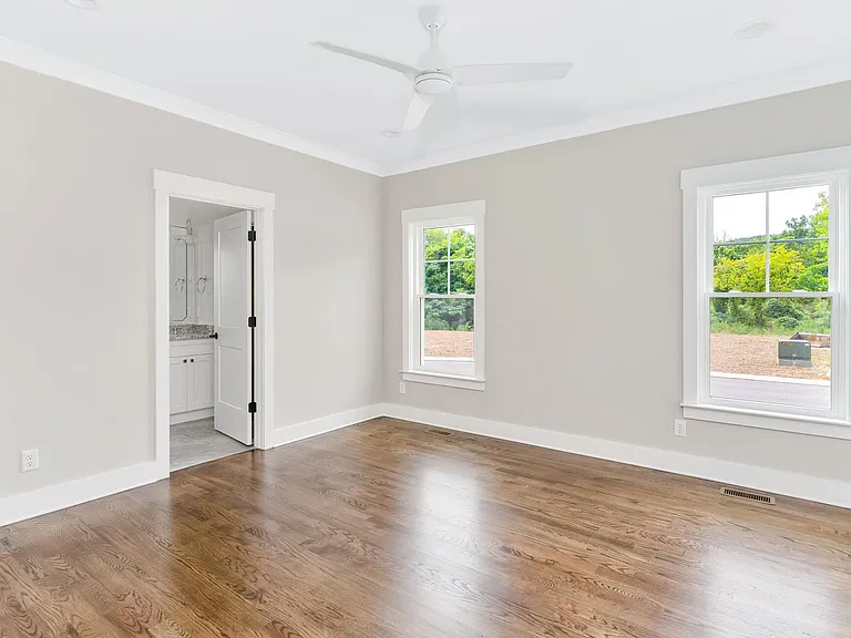 1323 Thomas Ave — Photo 10