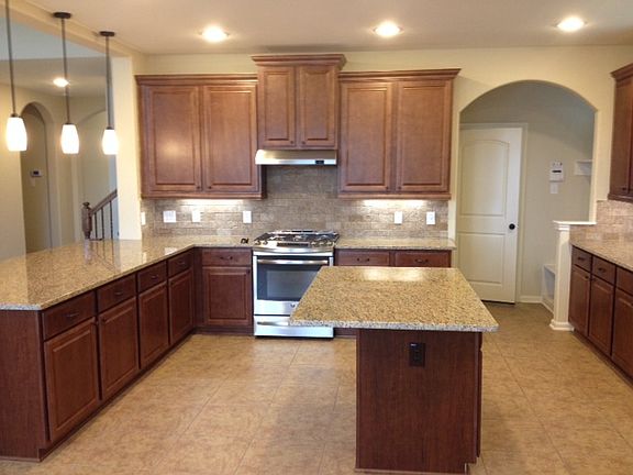 5th image of 70 Sawbridge Cir