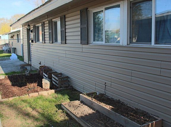 3rd image of 1132 Halsey St