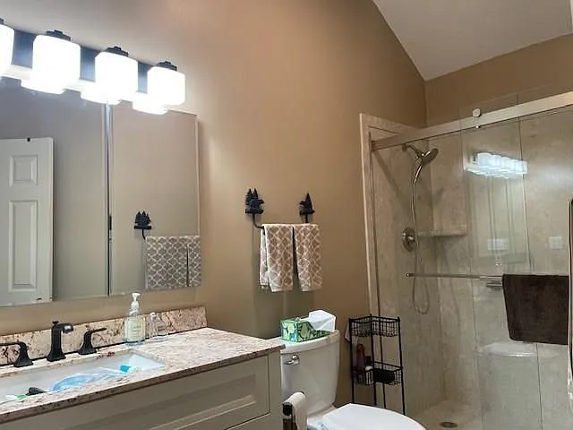 17 Cascade Dr #282 — Photo 12