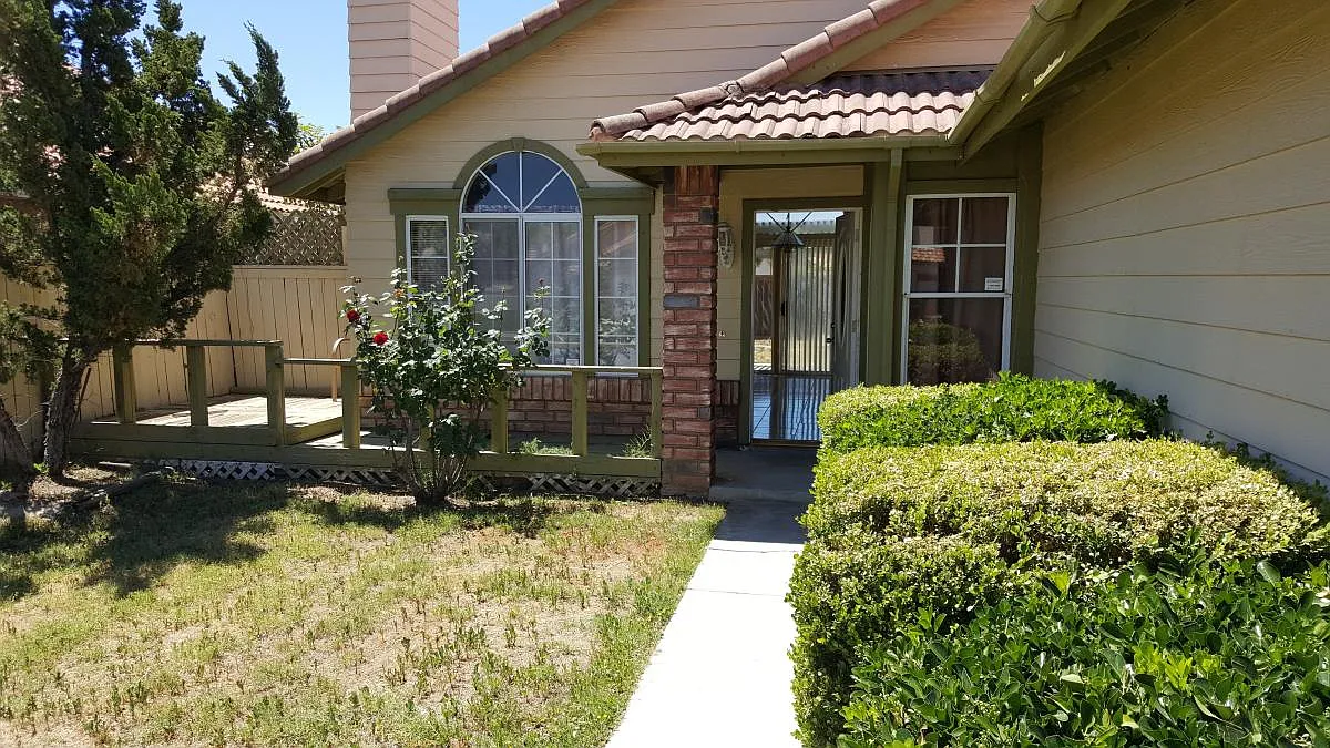 26181 Le Mans Dr — Photo 1