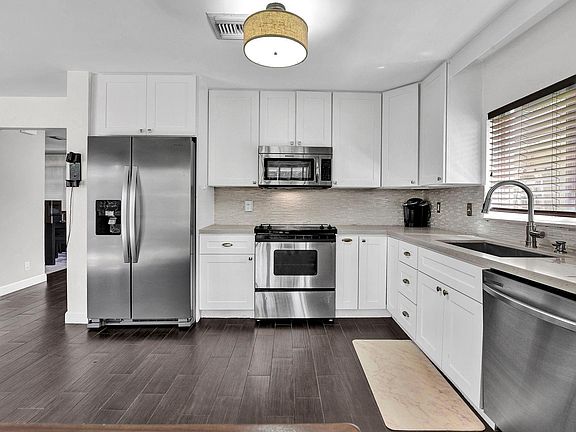 3rd image of 10900 NW 10th Street
