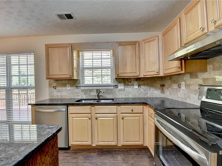 3380 McClure Woods Dr — Photo 13
