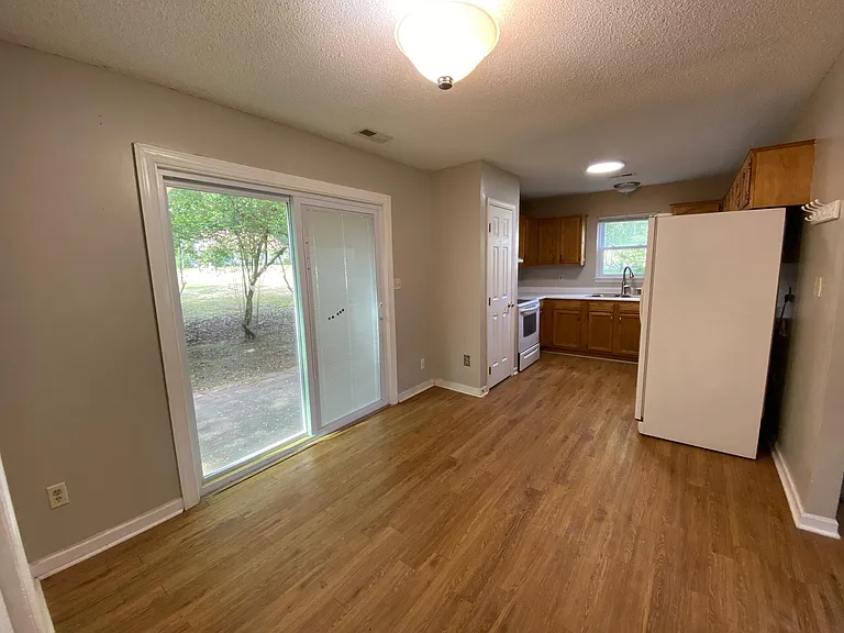 5400 Dorcas St — Photo 7