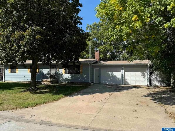 934 C St, Geneva, NE 68361