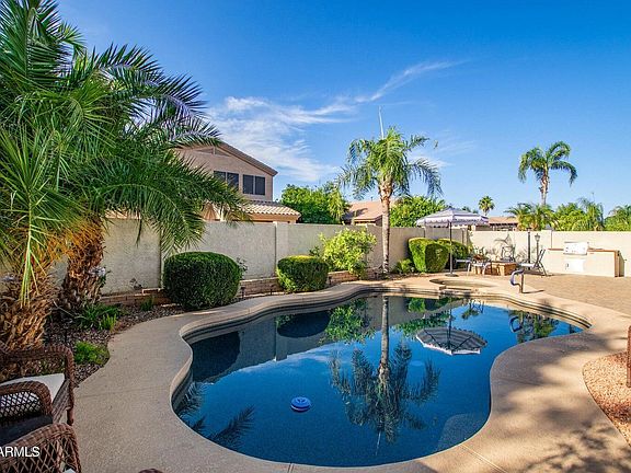 4th image of 2096 E Riviera Dr