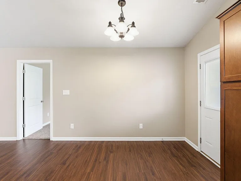 2545 Milsom Ln — Photo 13