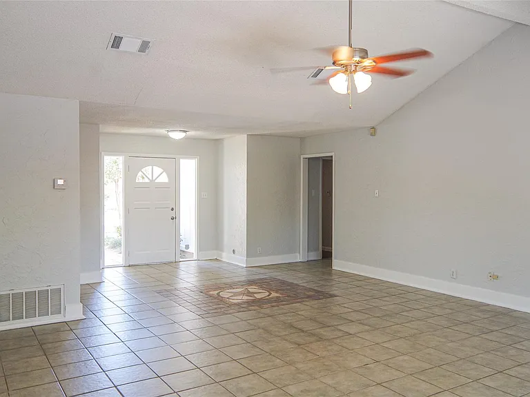 12912 Pegasus St — Photo 7