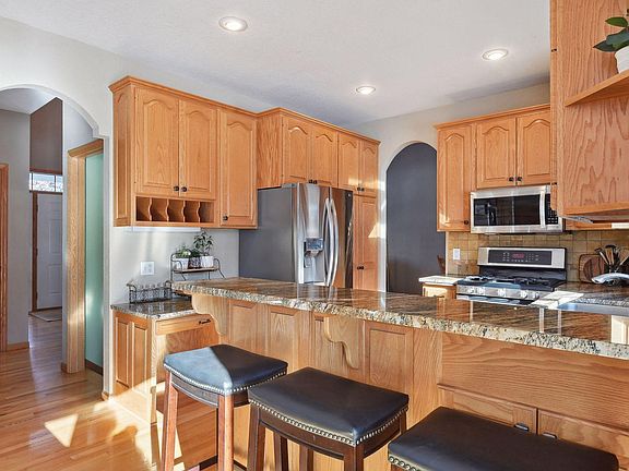 4th image of 1424 Sugarbush Ln