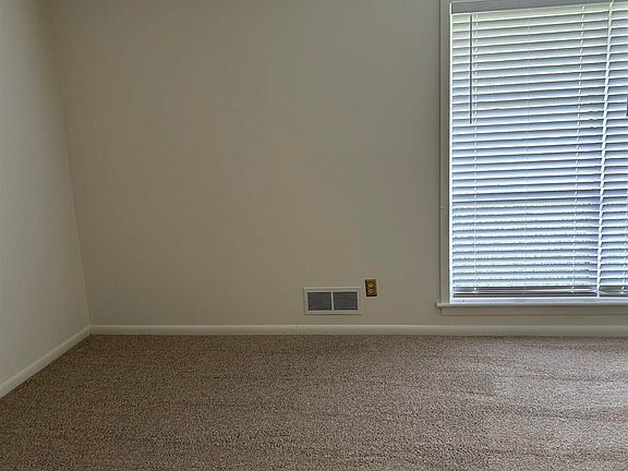 5th image of 531 Tinker St