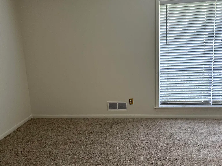 531 Tinker St — Photo 5