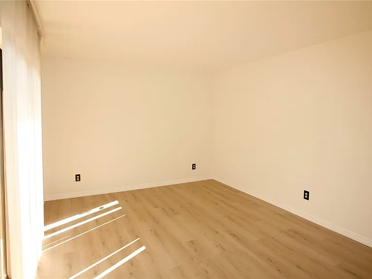 1653 Park Meadows Dr — Photo 12