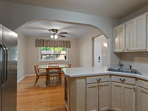 3rd image of 2500 Topsfield Rd APT 703