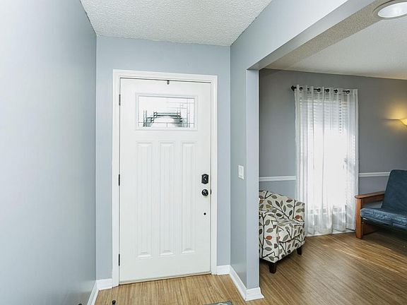 3rd image of 3279 Laurel Grv N