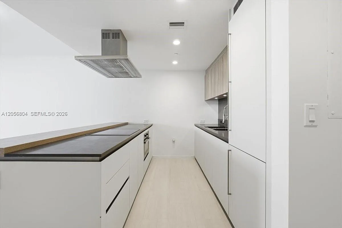 Brickell Flatiron Condo — Photo 3