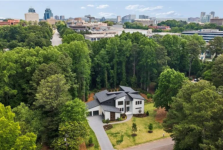 1000 Clementstone Northeast Dr — Photo 40