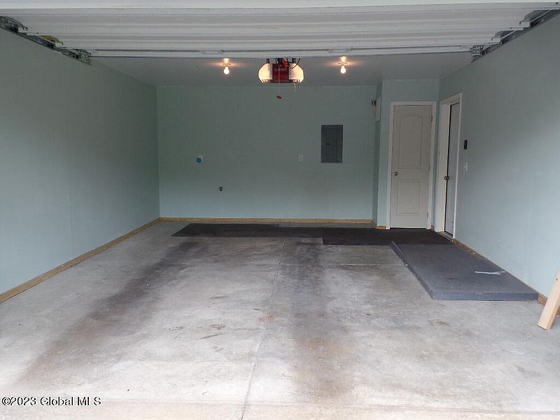 3rd image of 164 Paddock Circle
