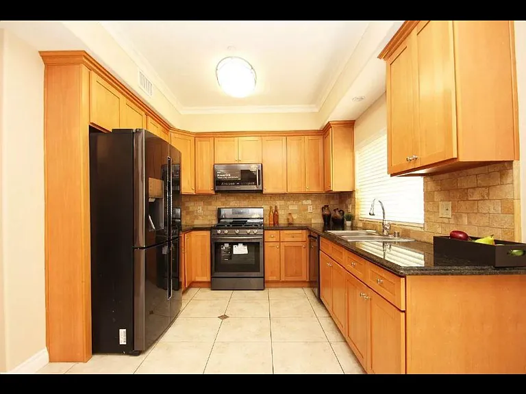 2307 Mira Vista Ave #108 — Photo 9