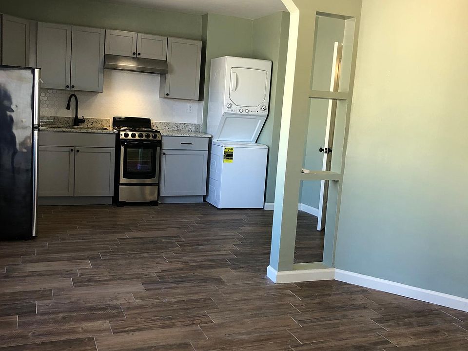 2nd image of 2214 Arizona Ave #B