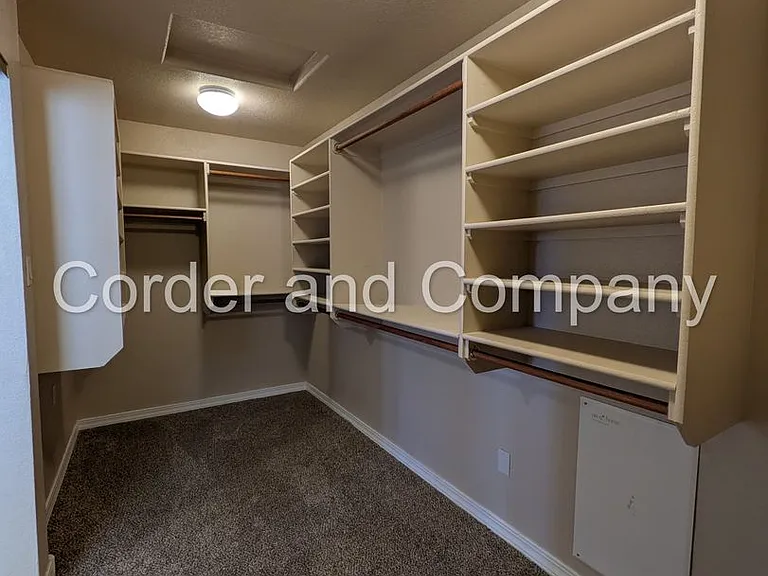 8827 Hampton Ave NE — Photo 33