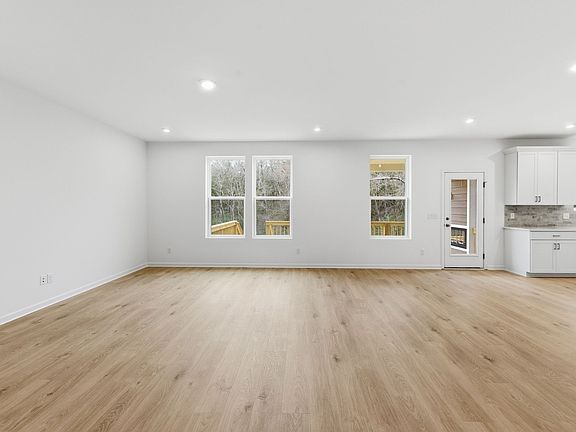 5th image of 609 Godwin Ct