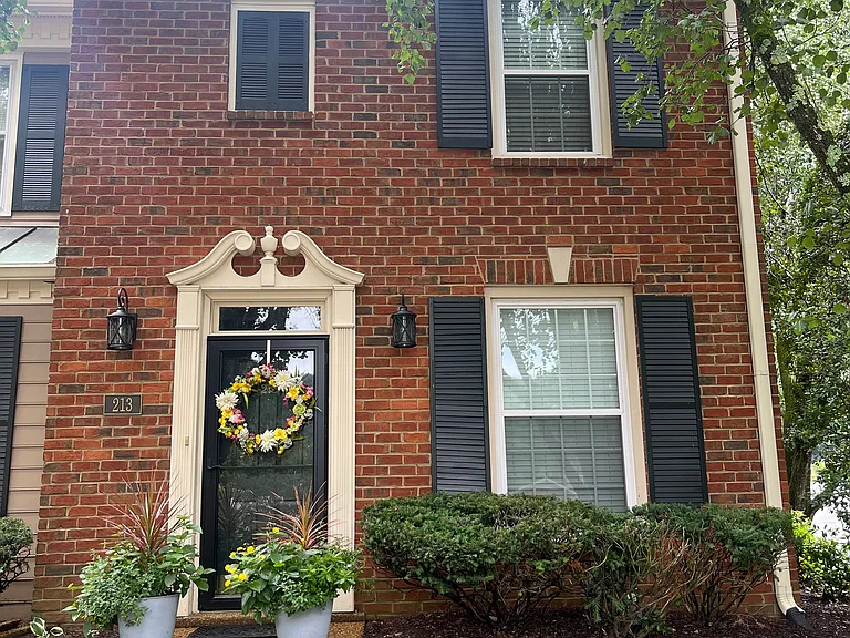 213 Windsor Terrace Dr — Photo 2