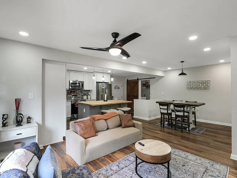 1090 Indale Pl SW — Photo 1
