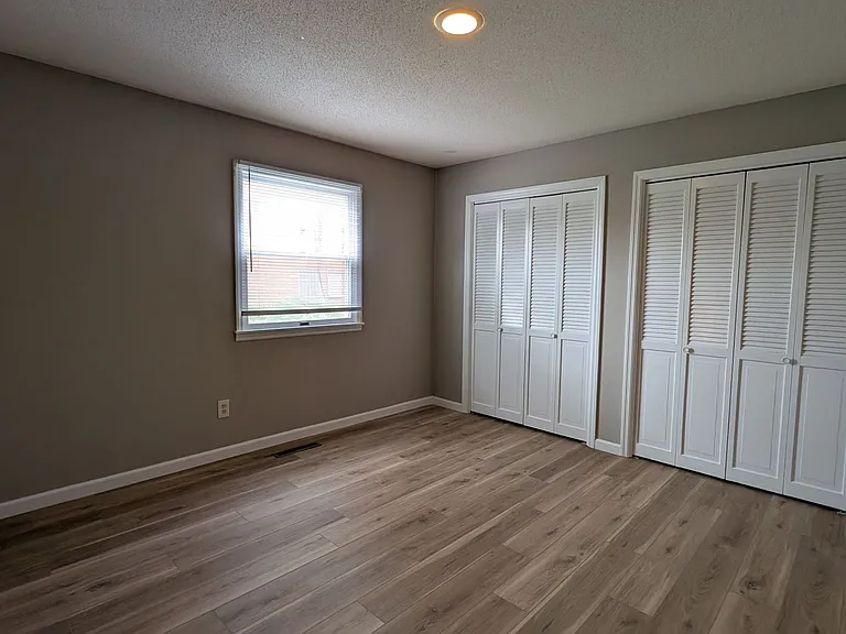 906 E Harding Dr #204 — Photo 3