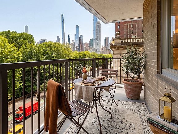 2nd image of 80 Central Park W APT 6B