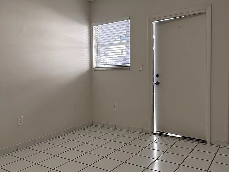 Kina Hialeah Apartments — Photo 25