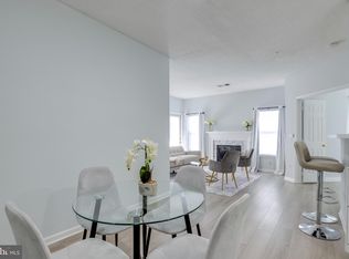 14302 Rosy Ln APT 22, Centreville, VA 20121