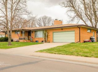 1614 W 3rd St, Mccook, NE 69001