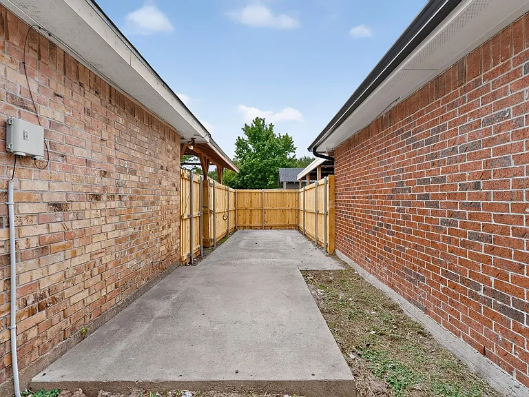2521 Winter Oak St — Photo 38