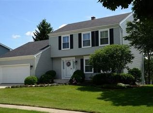 1054 Gloria Dr, Elk Grove Village, IL 60007