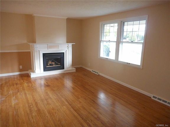 4th image of 18 Wickwine Ln