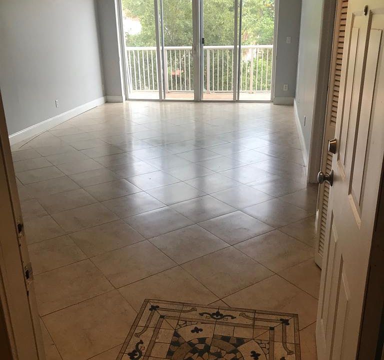 1st image of 649 E Sheridan St APT 404