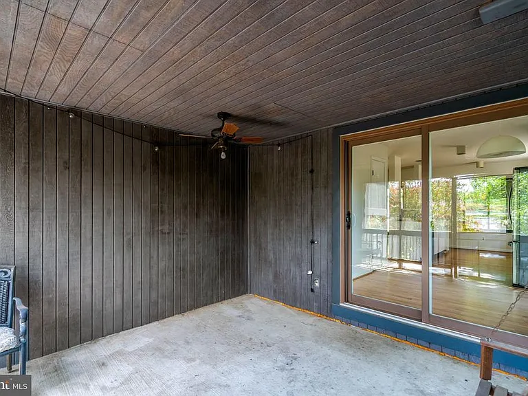 203 W Glendale Ave — Photo 65