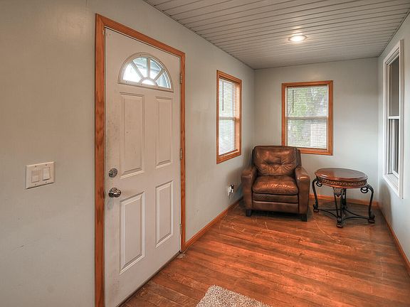 5th image of 604 N 1st St