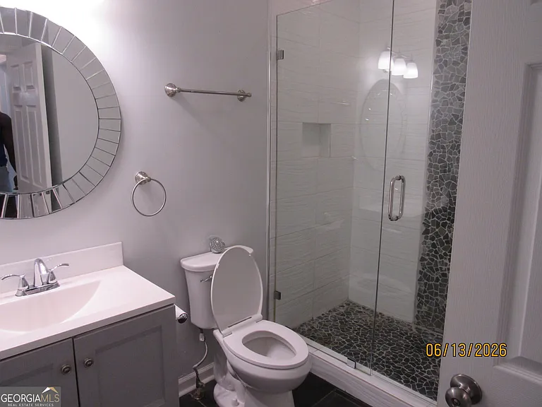 115 Sutton Ct — Photo 16