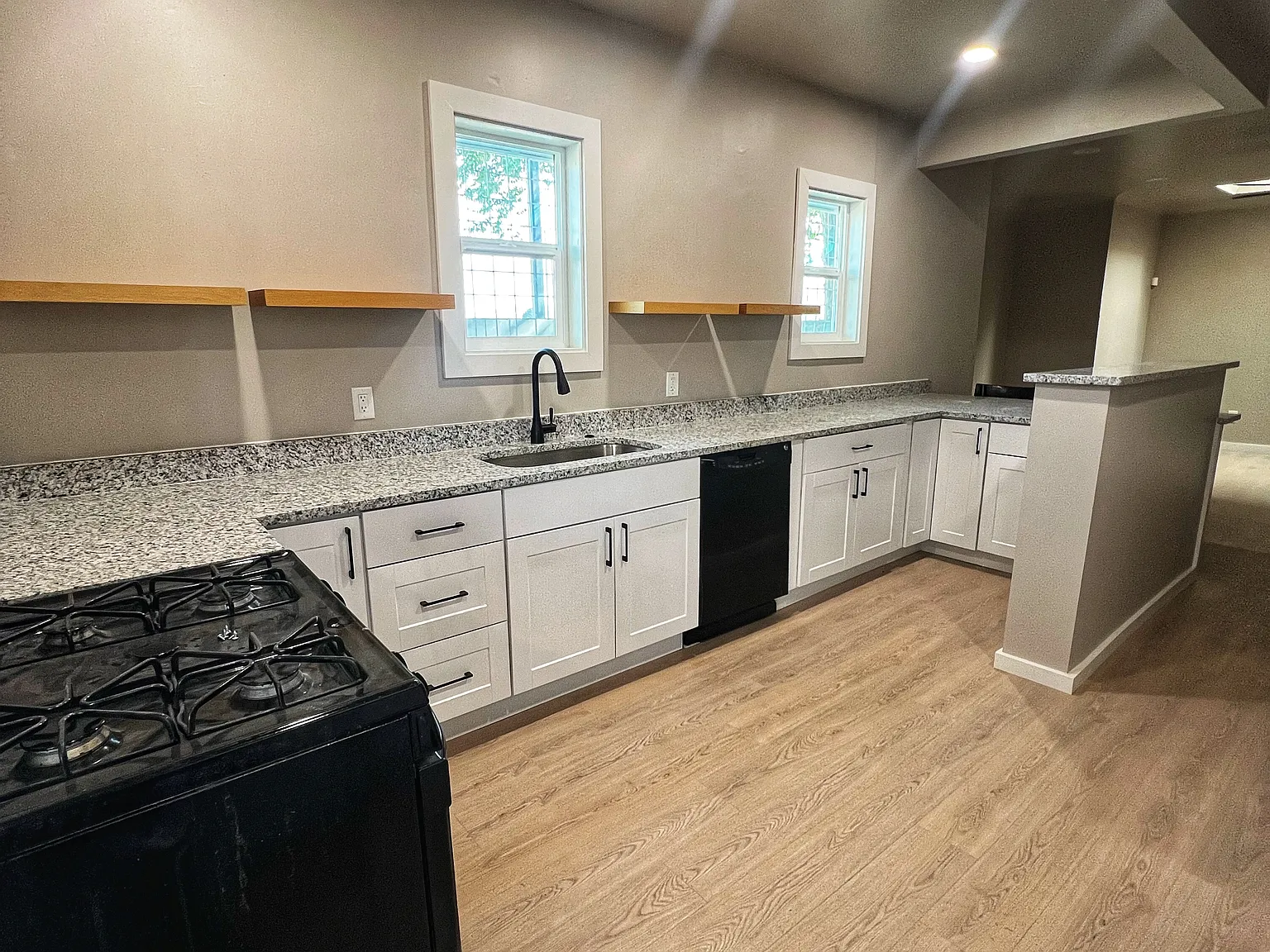 2 bed, 1100 sqft, $1,800 — Photo 2