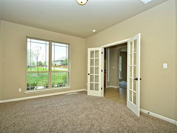 5th image of 112 Westfield Dr