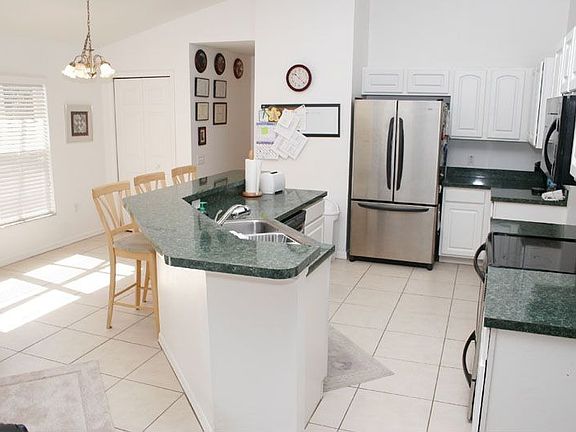 2nd image of 2533 Ascot Ct
