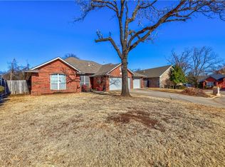 9721 Southern Oaks Dr, Midwest City, OK 73130